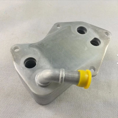 038117021c เครื่องเย็นน้ํามันเครื่อง Audi Volkswagen Jetta 2010 เครื่องแลกเปลี่ยนความร้อน